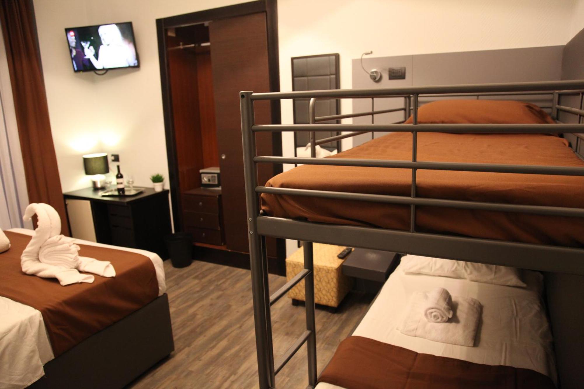 Dolce Vita Rooms Наполи Екстериор снимка