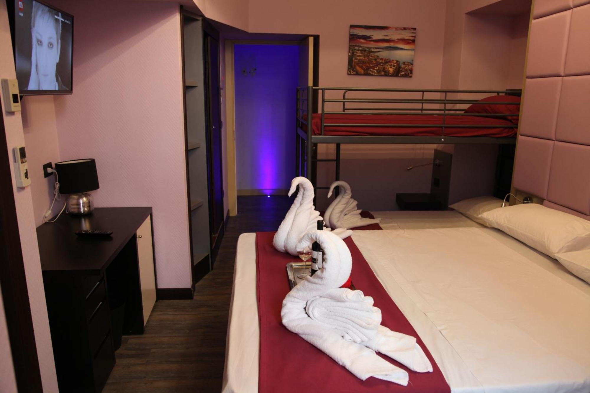 Dolce Vita Rooms Наполи Екстериор снимка