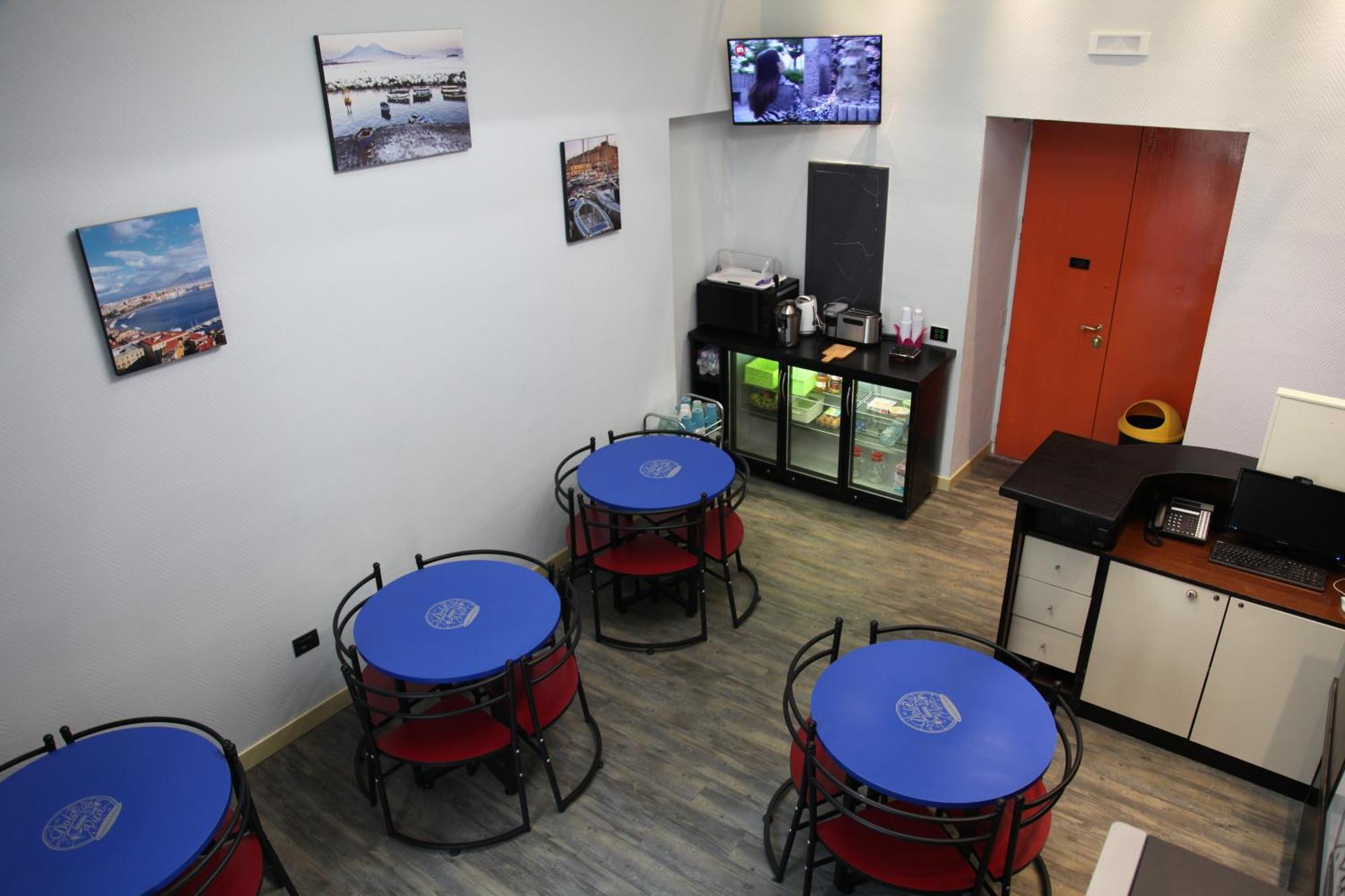Dolce Vita Rooms Наполи Екстериор снимка