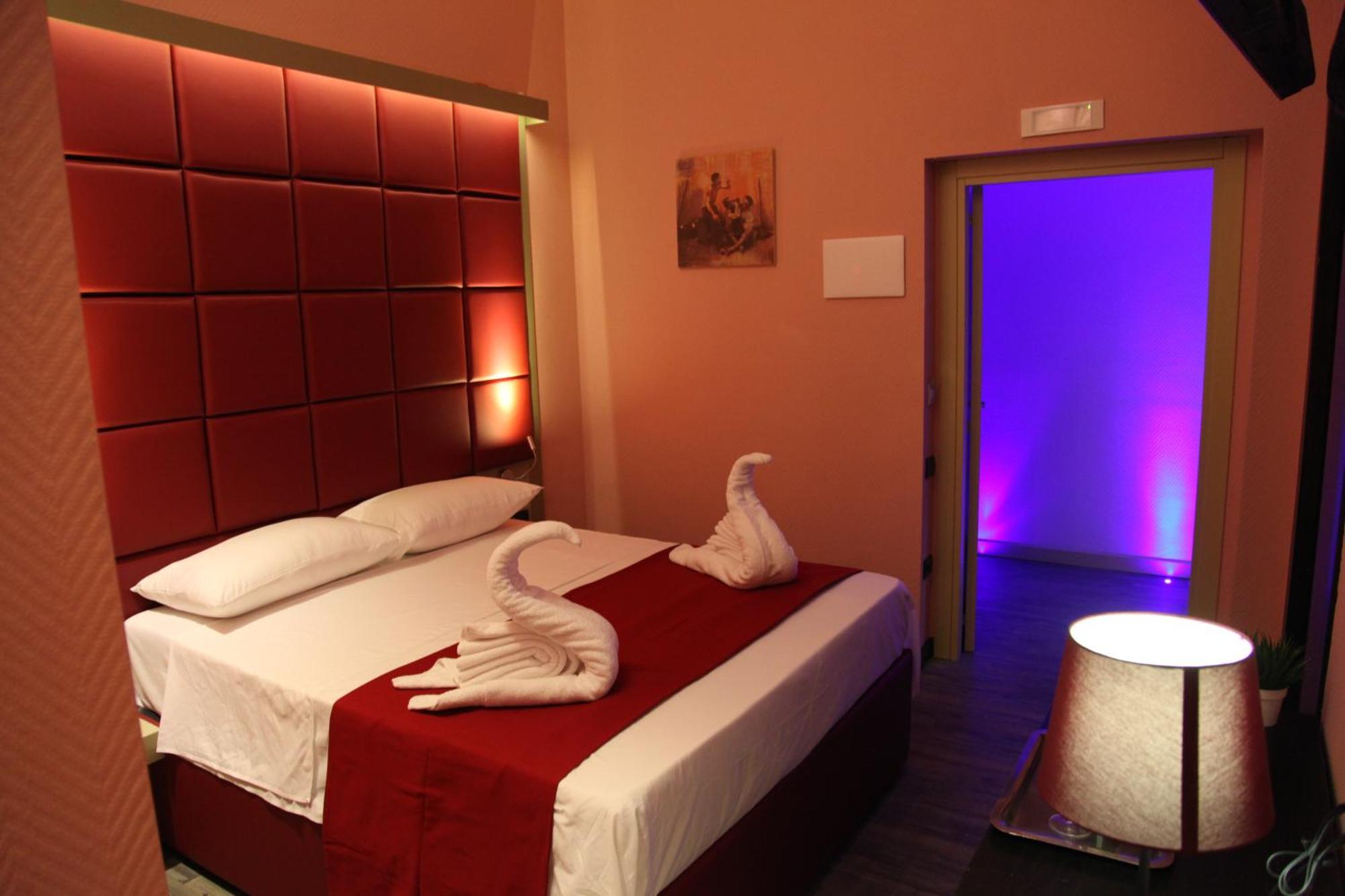 Dolce Vita Rooms Наполи Екстериор снимка